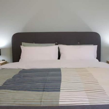 Cozy Modern Apartment Янина Екстериор снимка