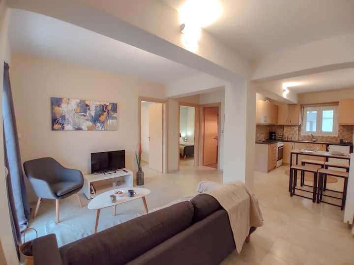 Cozy Modern Apartment Янина Екстериор снимка