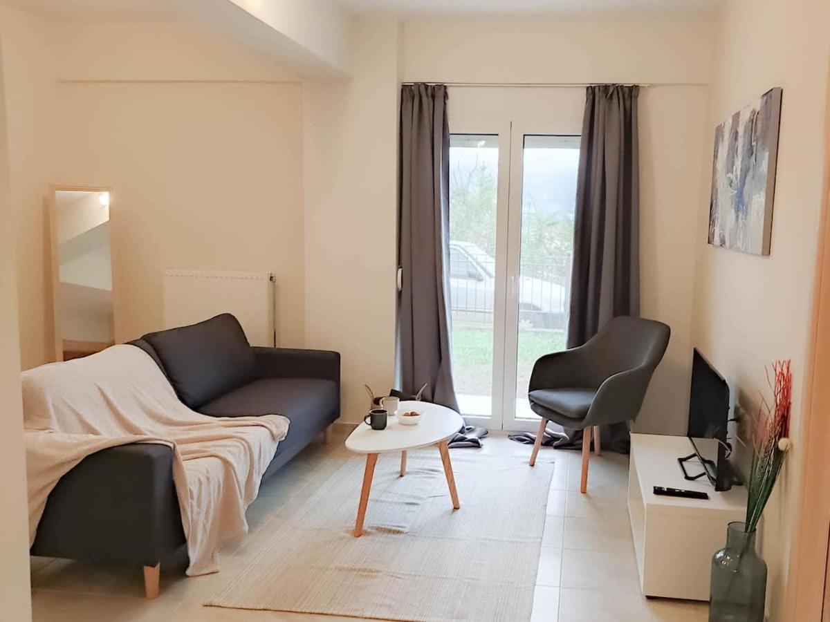 Cozy Modern Apartment Янина Екстериор снимка
